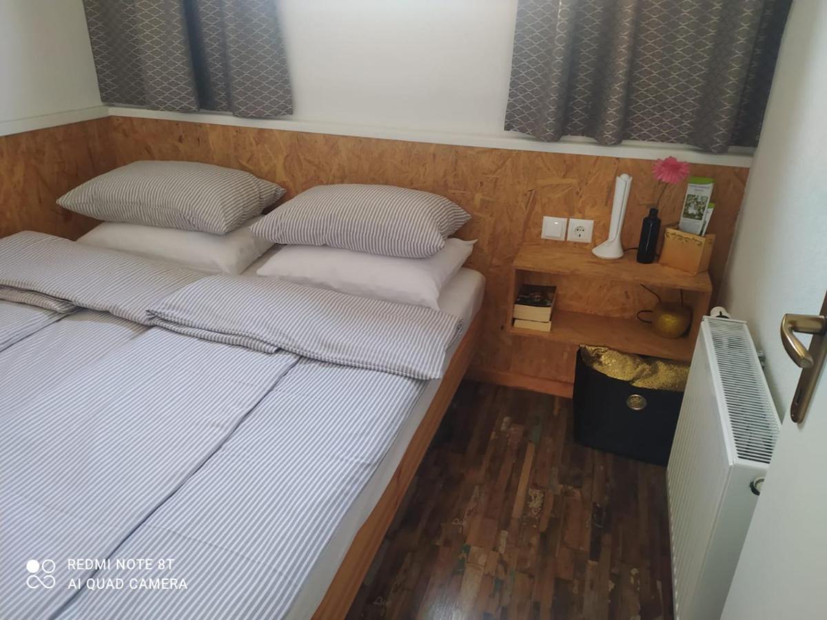 Studio Apartman Gradna 萨莫博尔 外观 照片